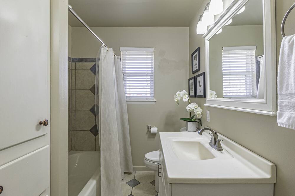 Photo of Bathroom in Moore