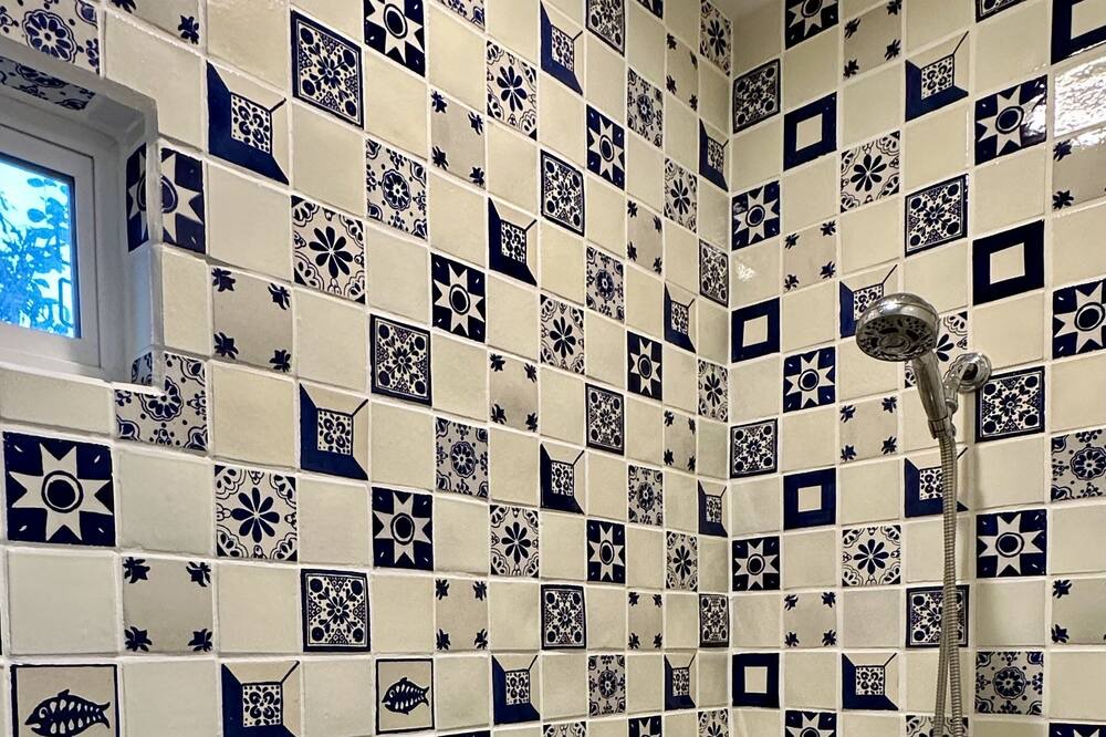 Photo of Bathroom in Rosedale