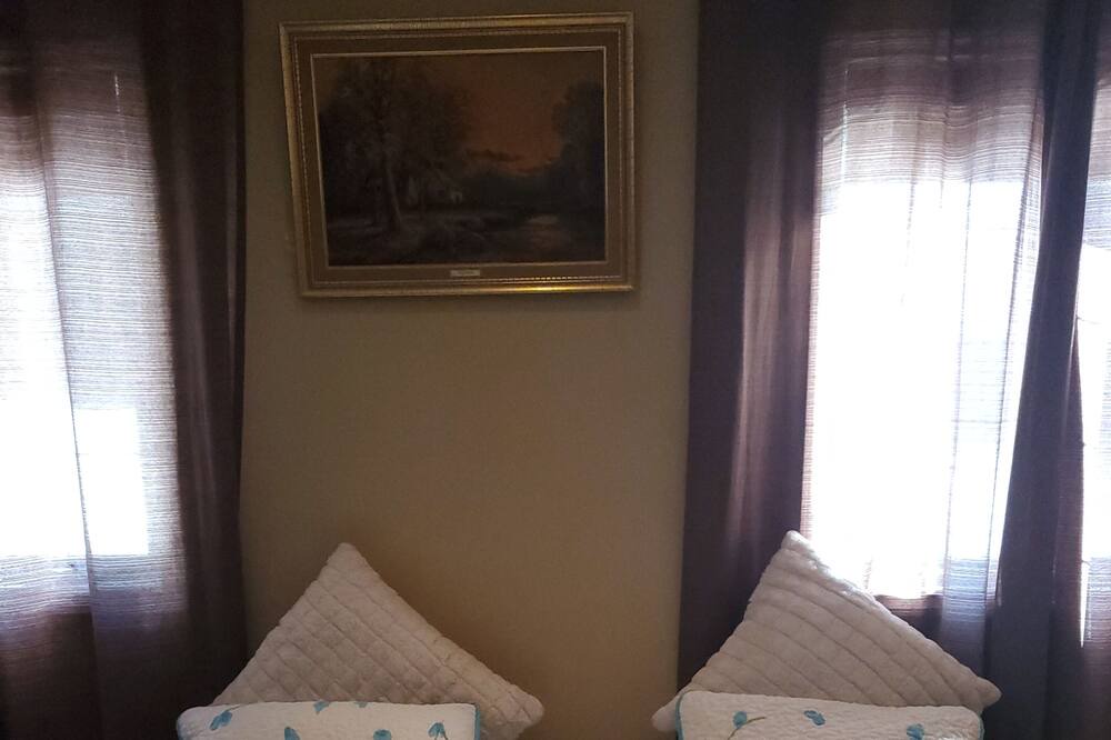 Photo of Bedroom in Amaranth