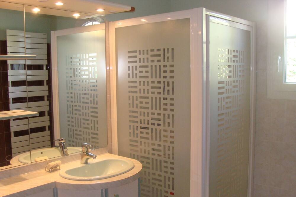 Photo of Bathroom in Vergeze