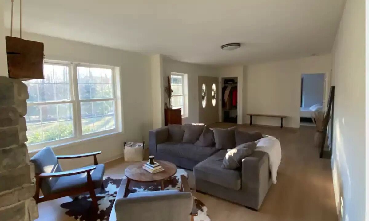 Photo of Livingroom in Kingston