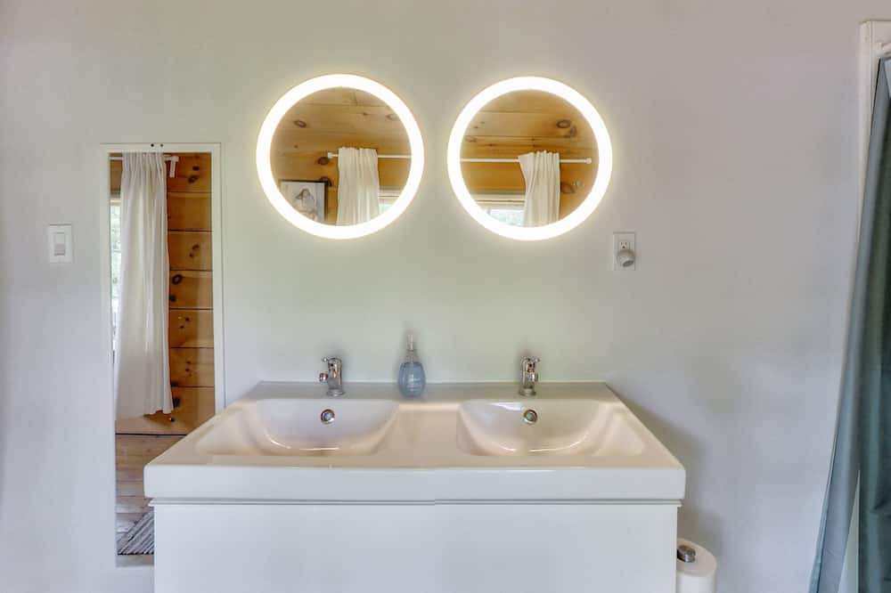 Photo of Bathroom in Batawa