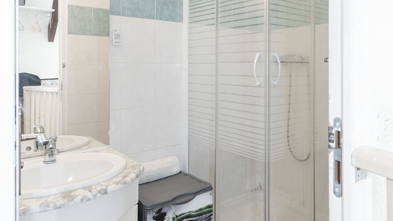 Photo of Bathroom in Les Arceaux