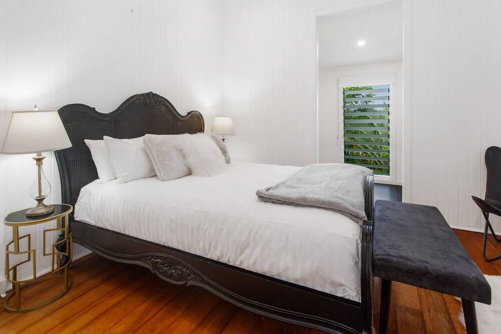 Photo of Others in Kelvin Grove