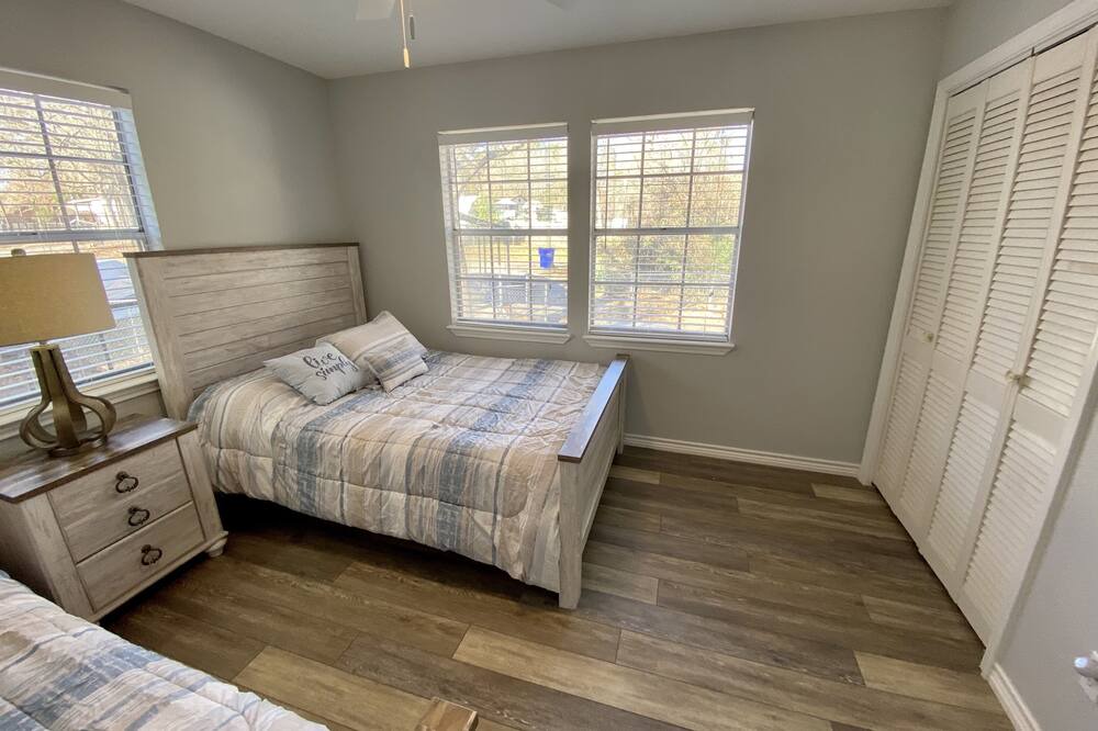 Photo of Bedroom in Onalaska