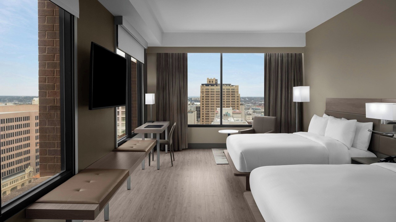 Photo of Bedroom in Main - Military Plaza