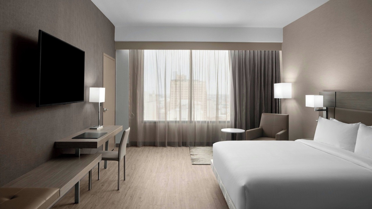 Photo of Bedroom in Main - Military Plaza