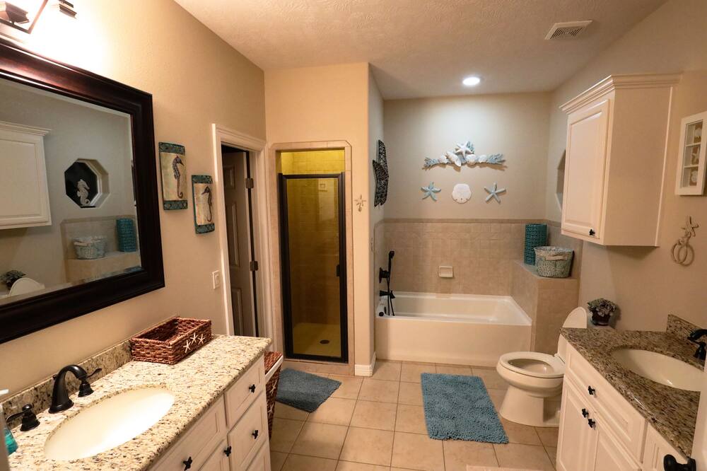 Photo of Bathroom in Port Bolivar