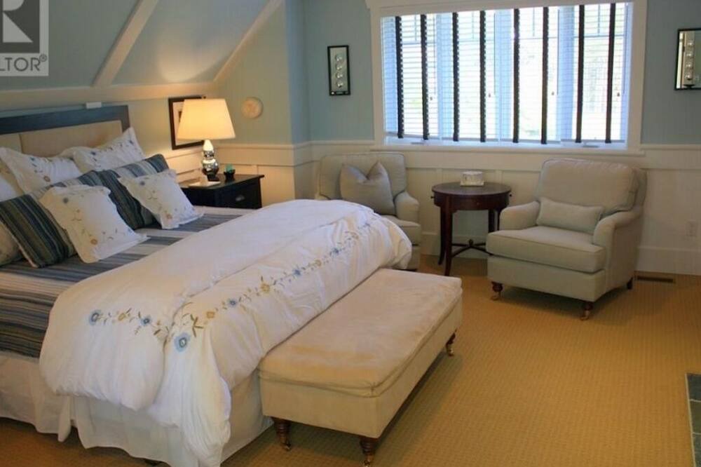Photo of Bedroom in Baysville