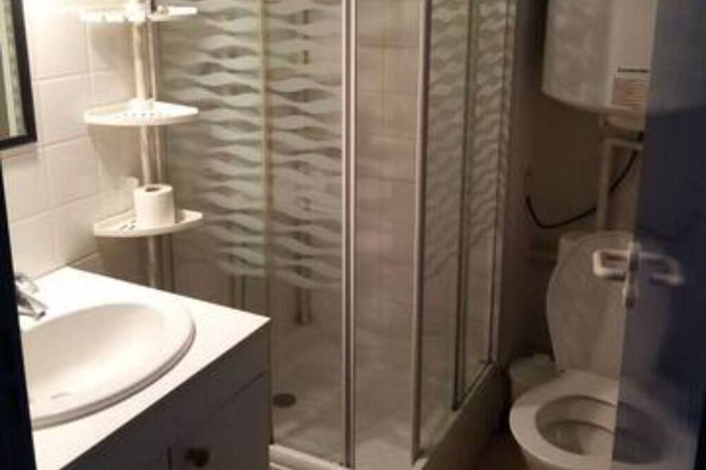 Photo of Bathroom in Esquieze-Sere