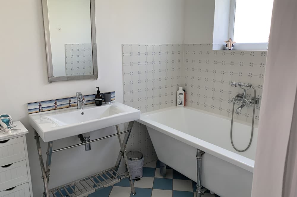 Photo of Bathroom in Curzon