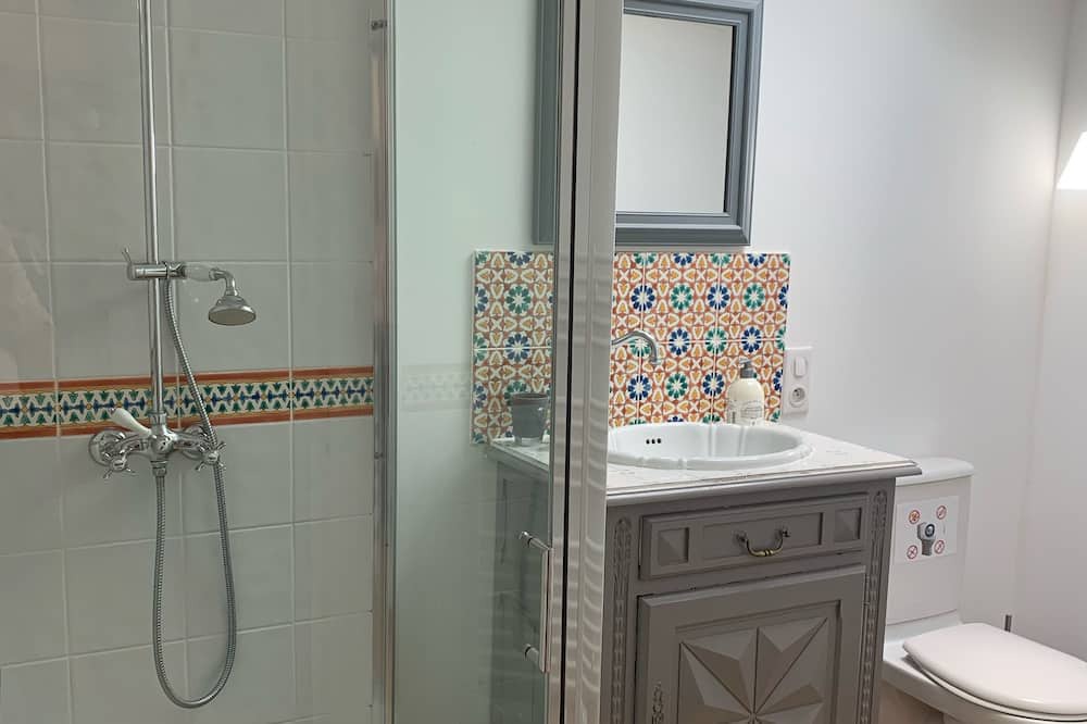 Photo of Bathroom in Curzon