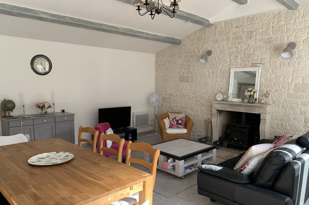 Photo of Livingroom in Curzon