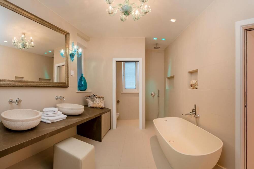 Photo of Bathroom in Sumartin