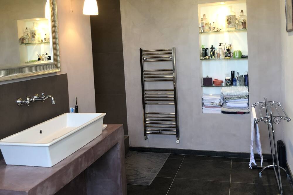 Photo of Bathroom in Pergain Taillac