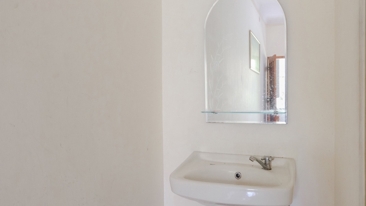 Photo of Bathroom in Kalipuro