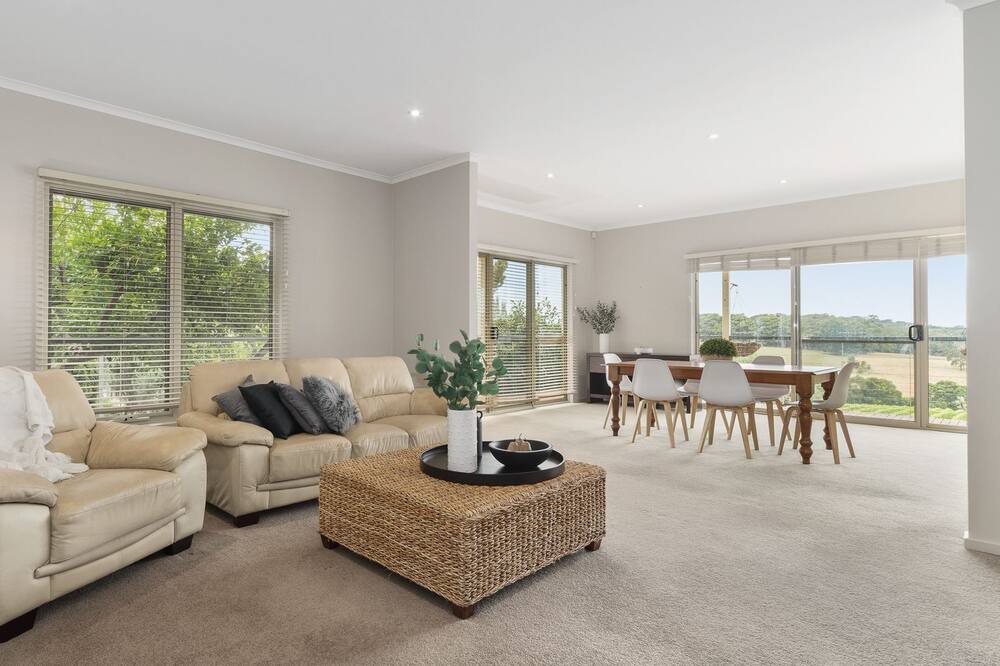 Photo of Livingroom in Main Ridge