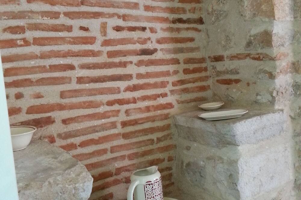 Photo of Bathroom in Montricoux