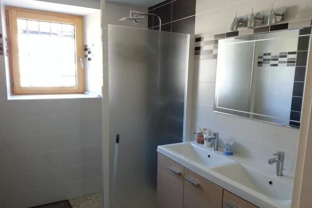 Photo of Bathroom in Montricoux