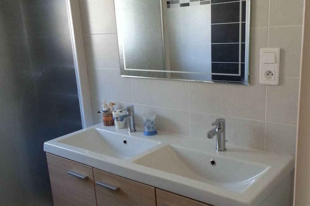 Photo of Bathroom in Montricoux