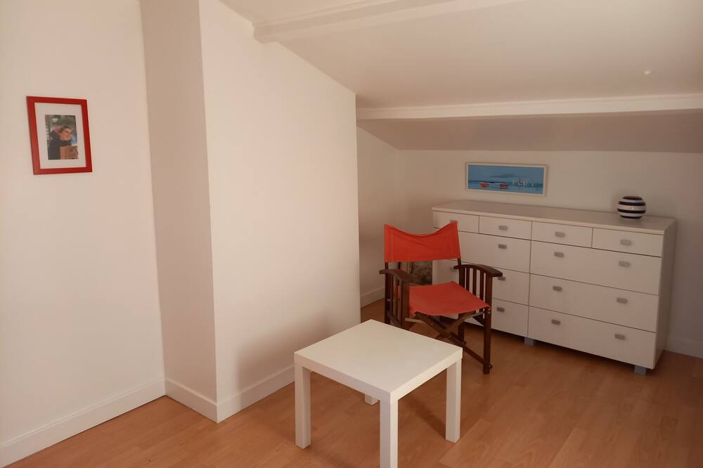 Photo of Bedroom in Maubec