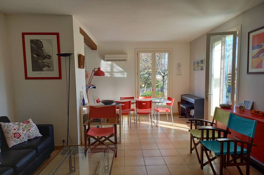 Photo of Livingroom in Maubec