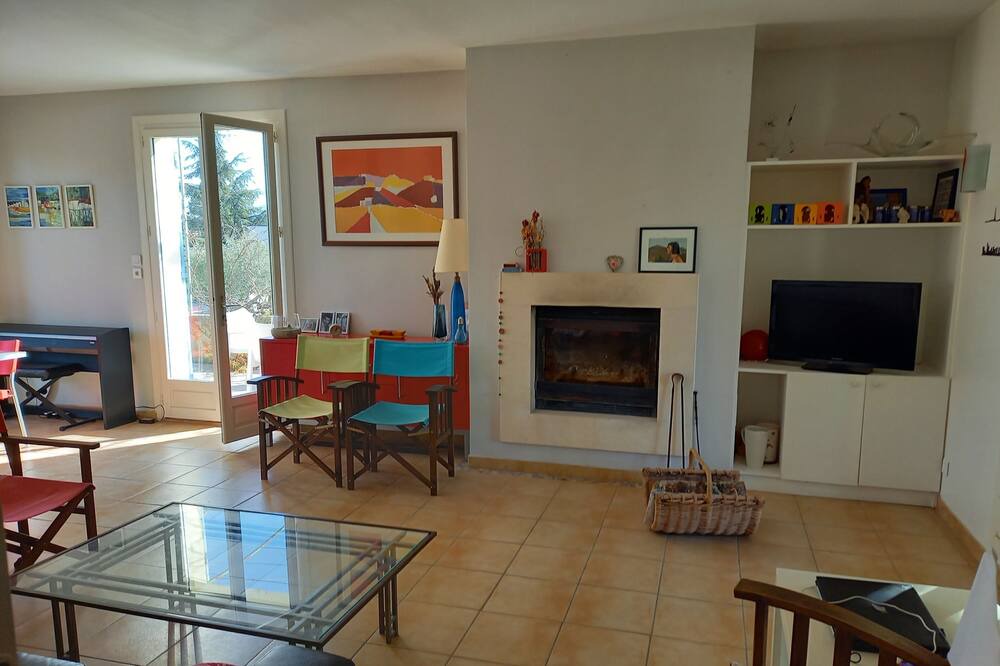 Photo of Livingroom in Maubec