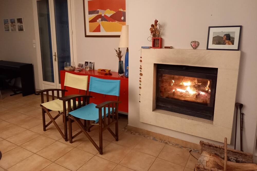 Photo of Livingroom in Maubec