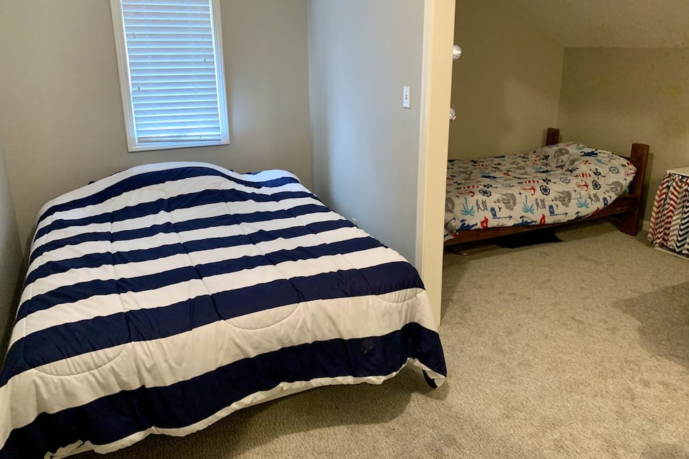 Photo of Bedroom in Horseshoe Lake