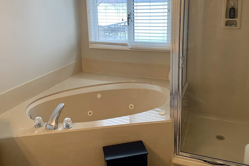 Photo of Bathroom in Horseshoe Lake