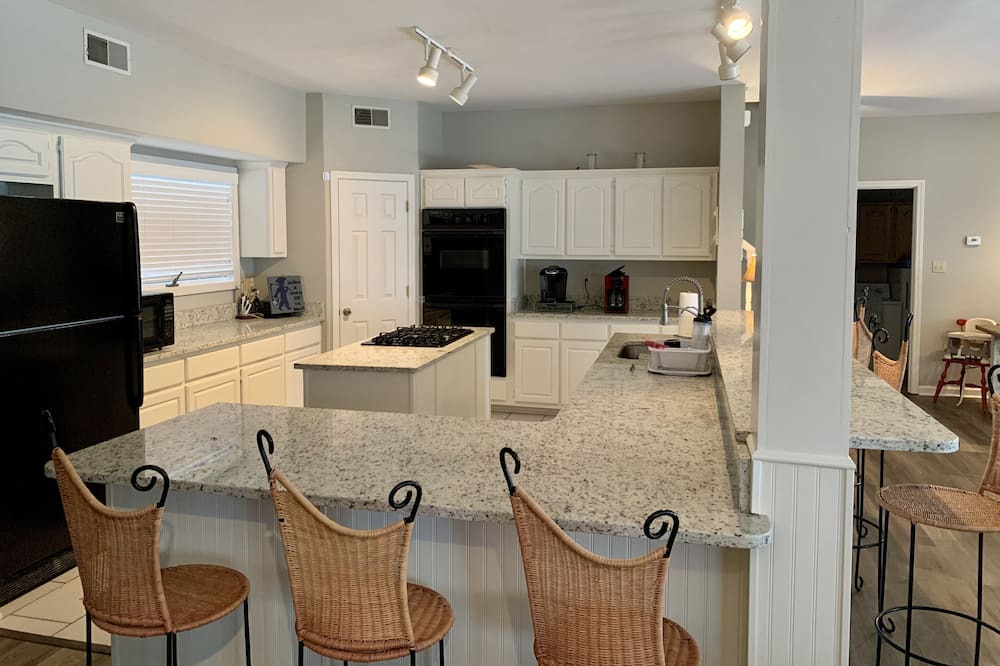 Photo of Kitchen in Horseshoe Lake