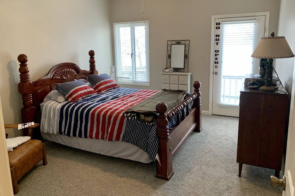 Photo of Bedroom in Horseshoe Lake