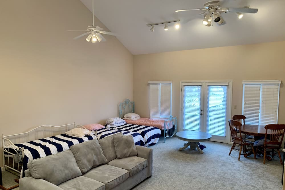 Photo of Livingroom in Horseshoe Lake