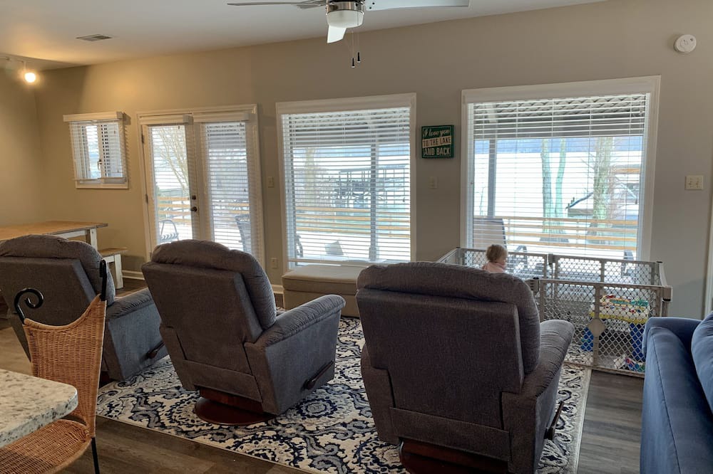 Photo of Livingroom in Horseshoe Lake