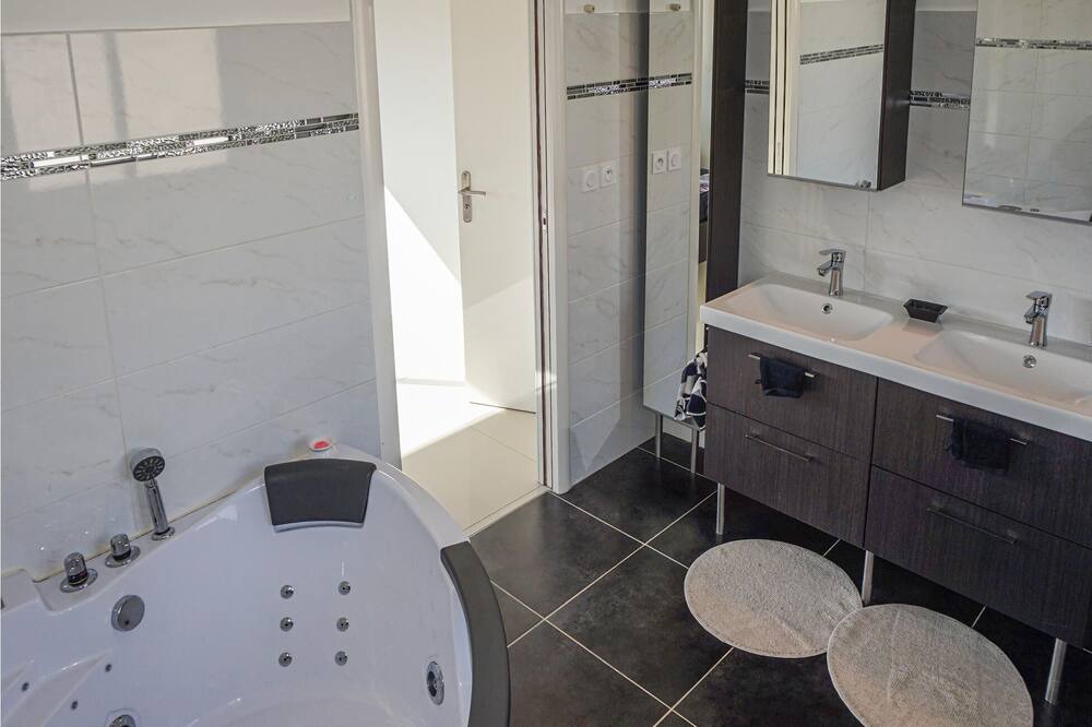 Photo of Bathroom in Babeau-Bouldoux