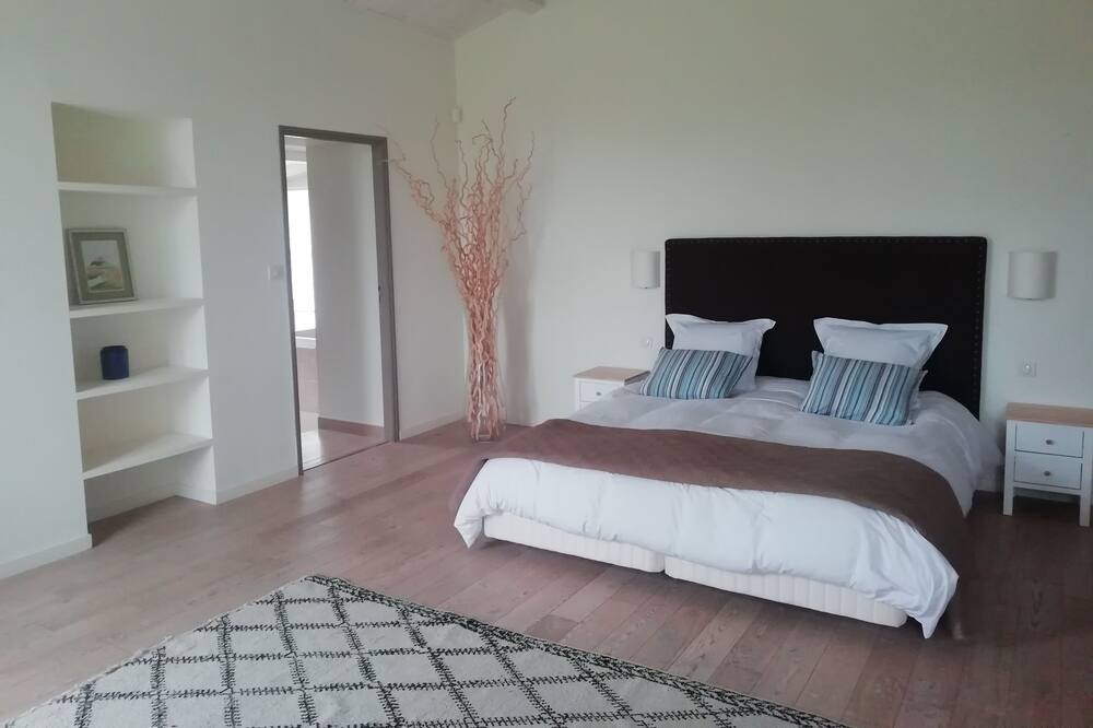 Photo of Bedroom in Talmont-Saint-Hilaire