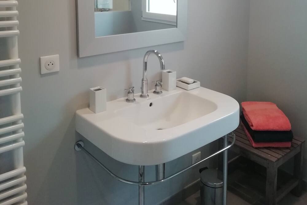 Photo of Bathroom in Talmont-Saint-Hilaire