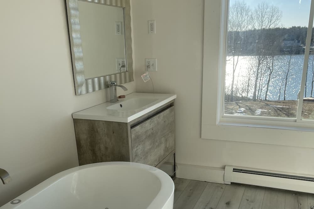 Photo of Bathroom in South Thomaston