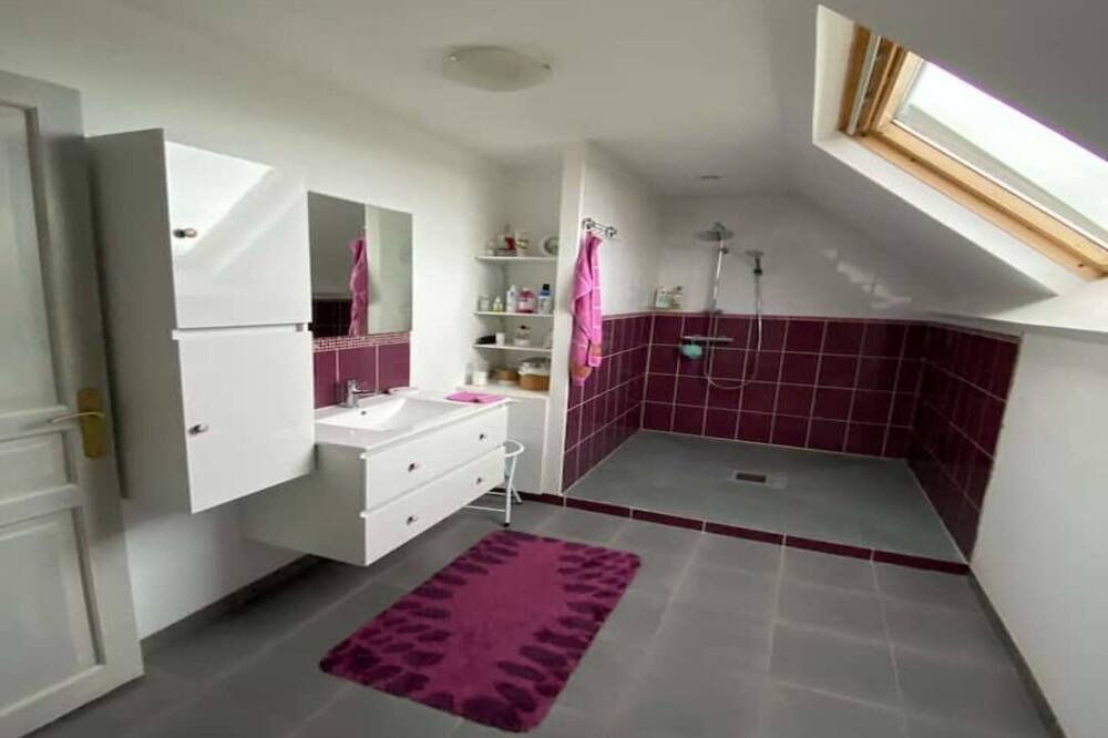 Photo of Bathroom in Brunembert