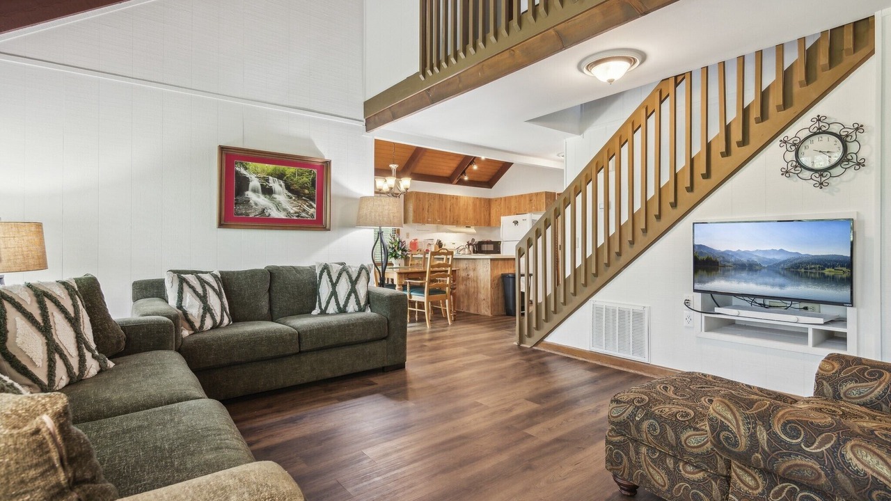 Photo of Livingroom in Big Canoe