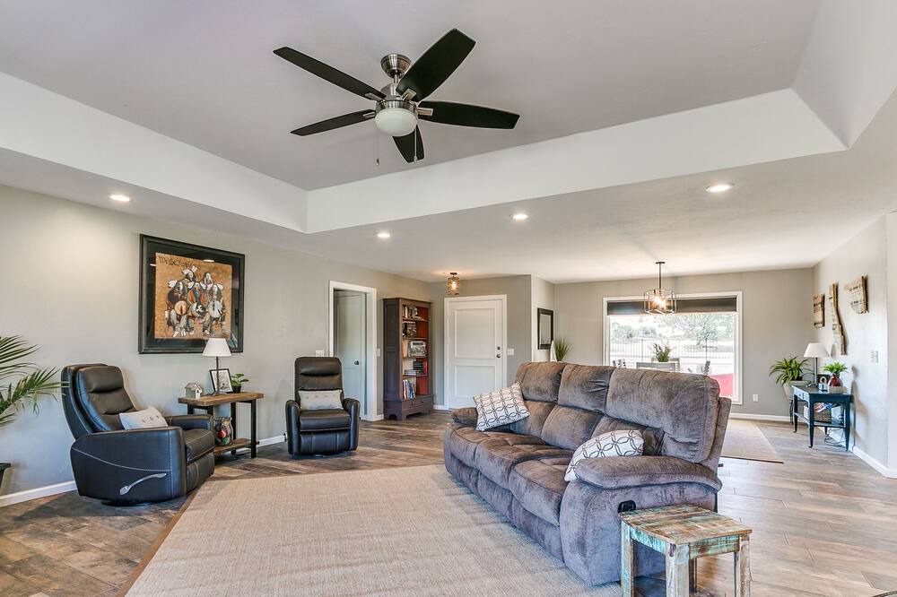 Photo of Livingroom in Cedar Valley
