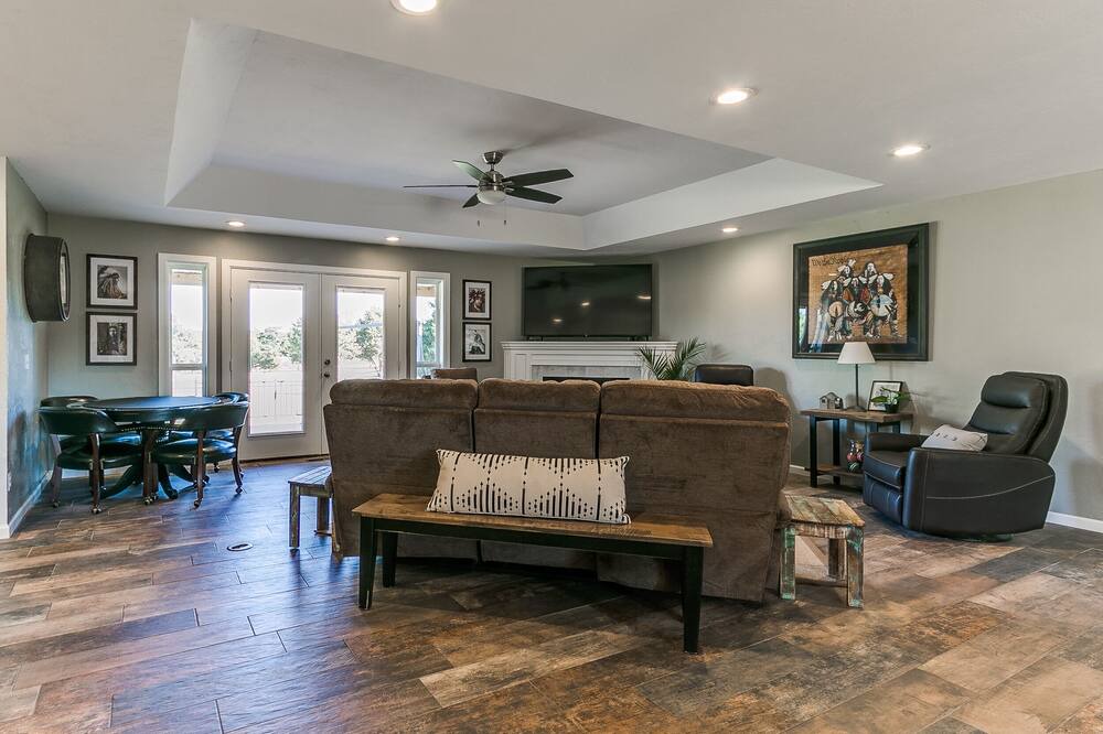 Photo of Livingroom in Cedar Valley