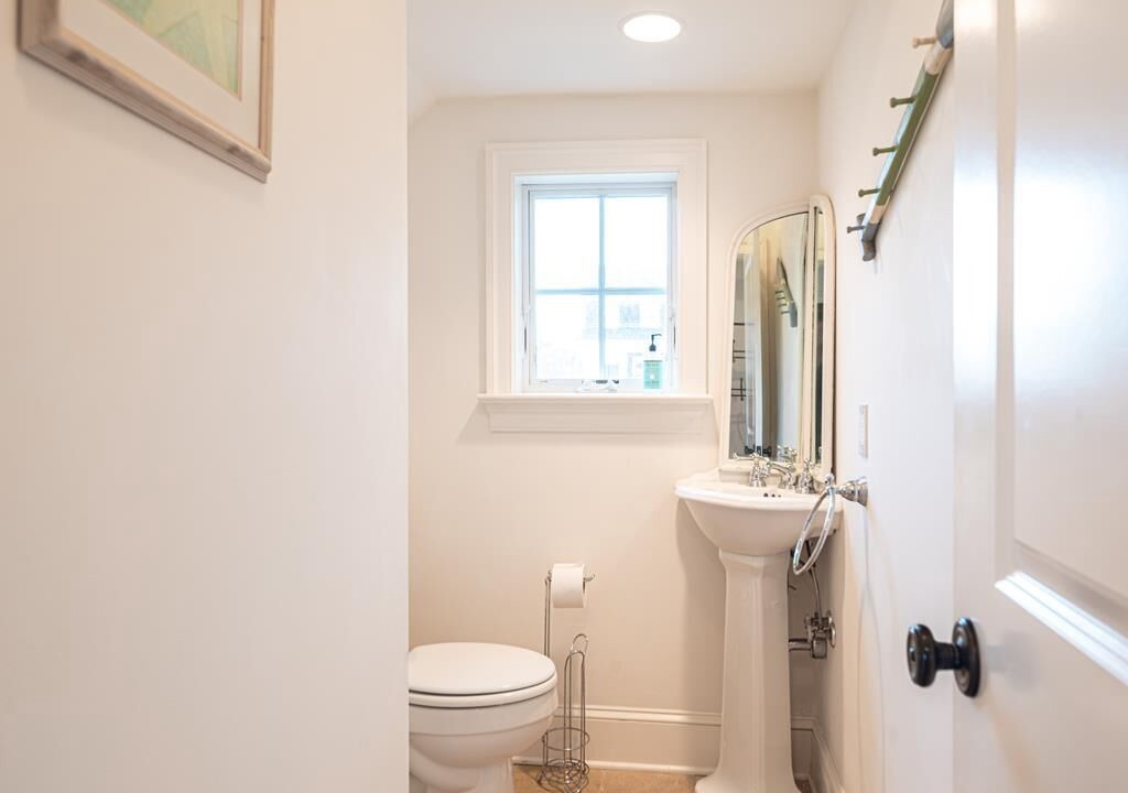 Photo of Bathroom in Admiral Estates