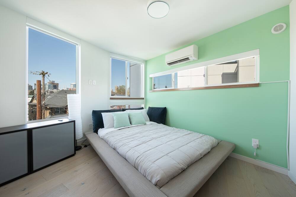 Photo of Livingroom in Squire Park