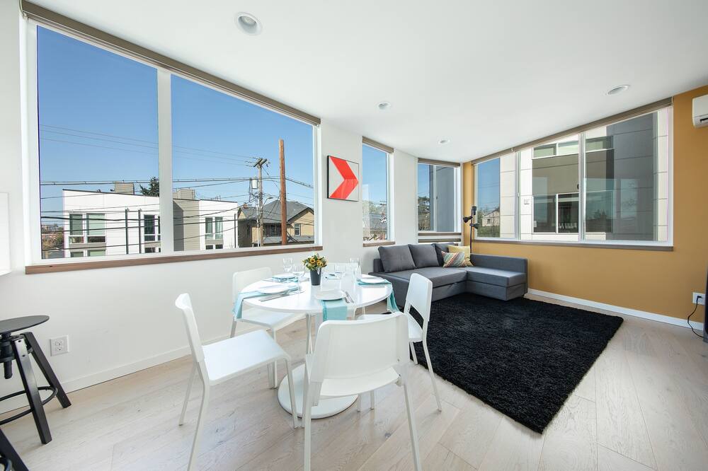 Photo of Livingroom in Squire Park