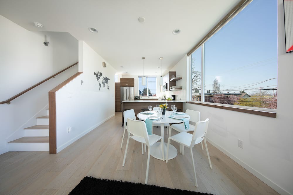 Photo of Livingroom in Squire Park
