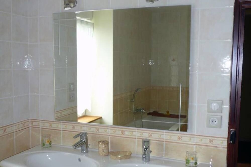 Photo of Bathroom in Moyrazes