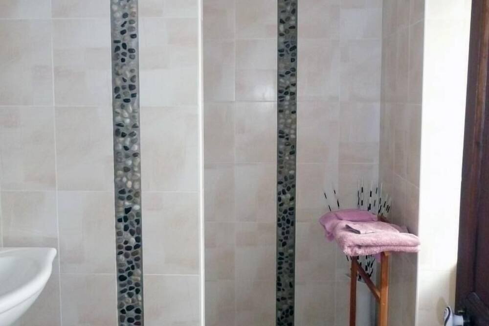 Photo of Bathroom in Moyrazes