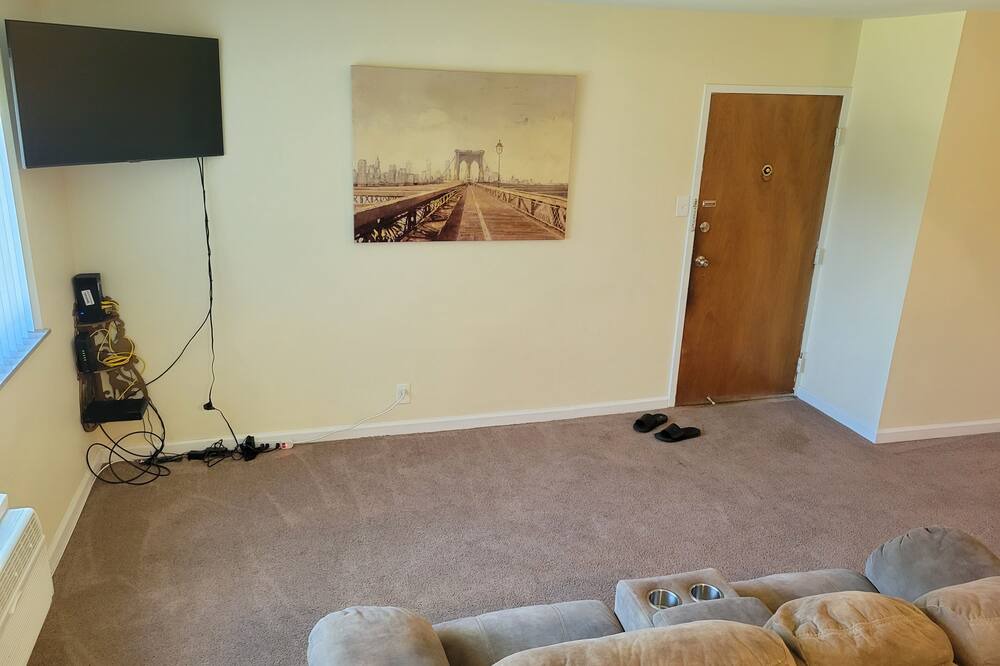 Photo of Livingroom in University City