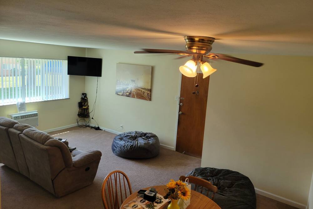 Photo of Livingroom in University City